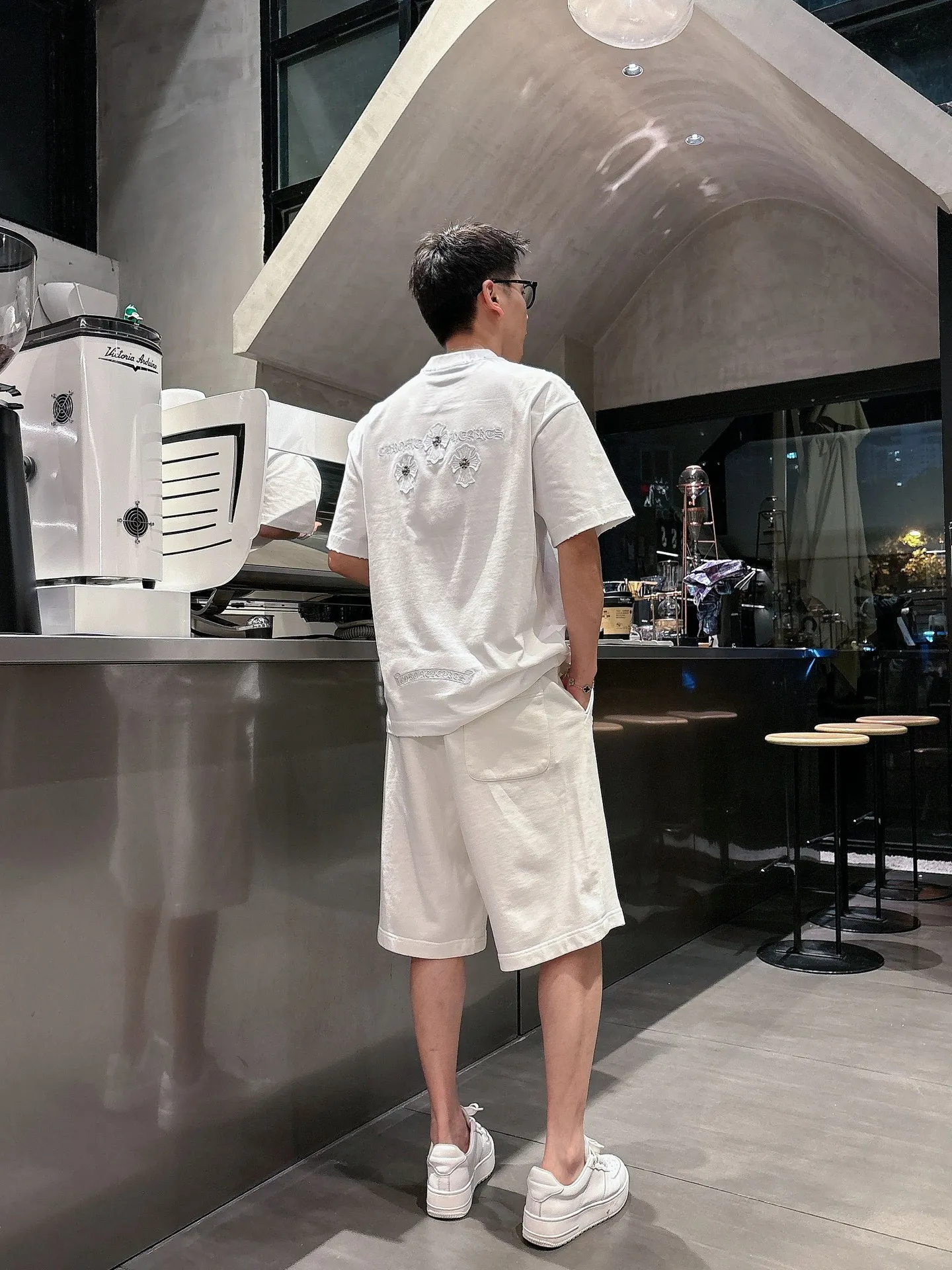 Balenciaga's three-standard complete 2026 summer New Arrival men's casual shorts, advanced custom-made Breathable fabric, Breathable fabric, extremely stretchy and comfortable, impeccable details, top-grade accessories, original logo design concept, delicate and soft feel! The upper body fit is awesome! Size: M-XXXL Please state your height and weight when ordering